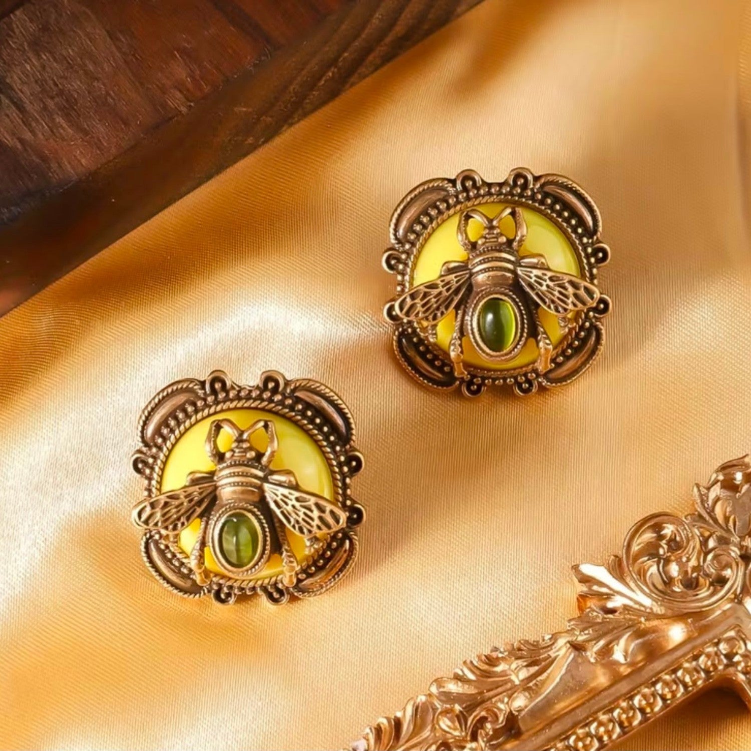 Gold bee